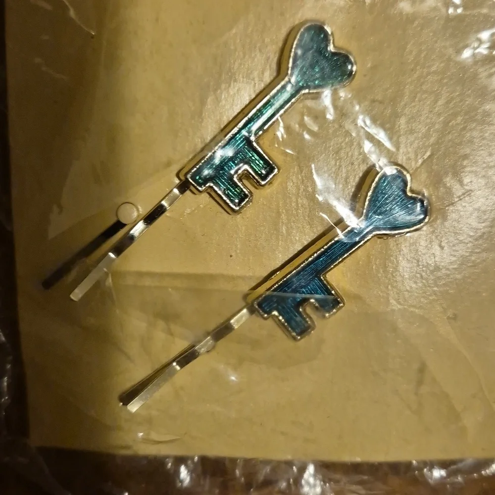 Vtg 1975 Goody Bob Pins~Green/Gold Green Heart Key Shape Hair~Vanity Accessory